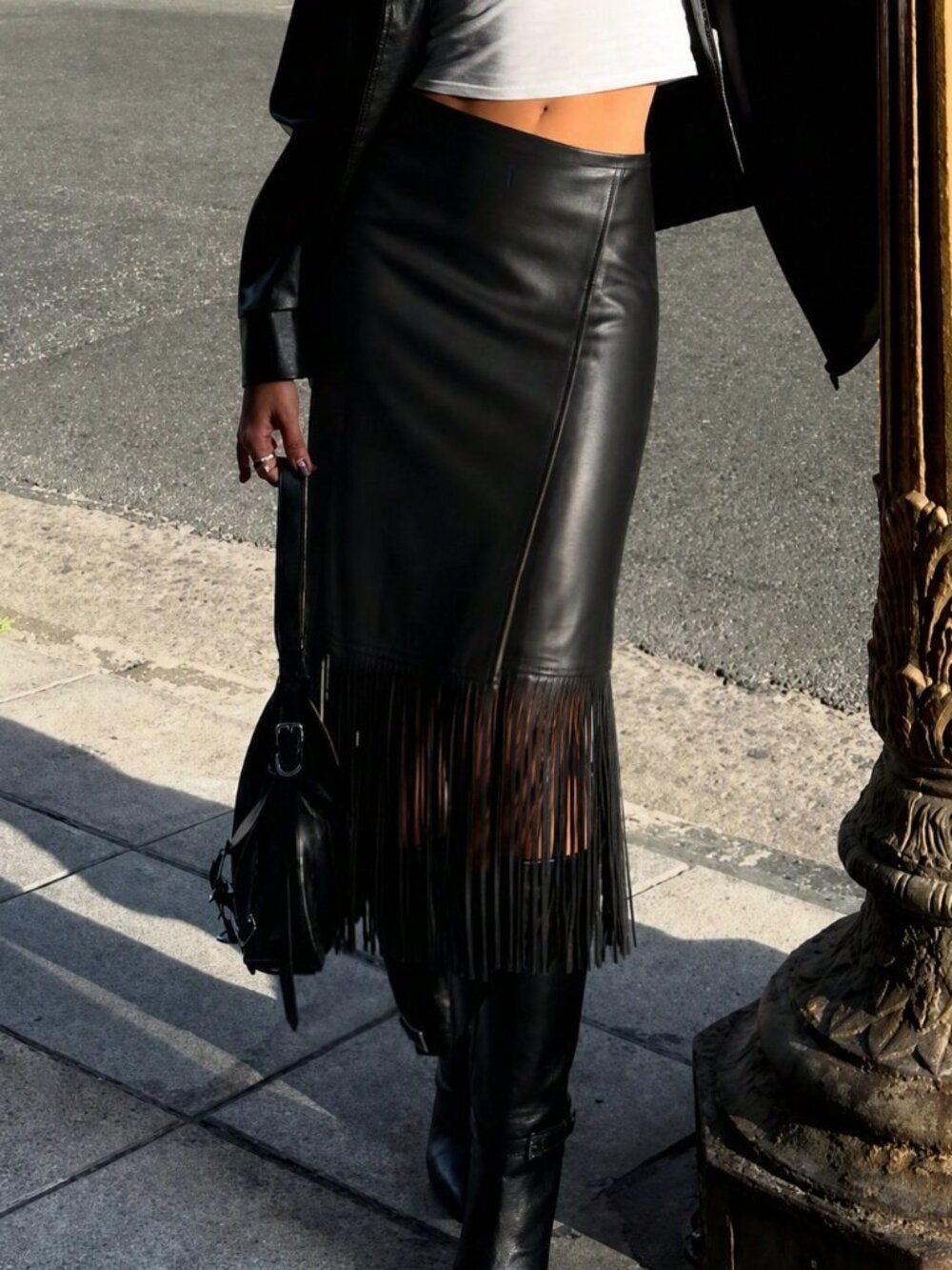 Black Elegant Women's Faux Leather Low Waist Bodycon Skirt - Picture 4 of 4